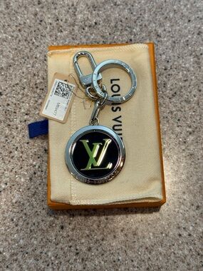 NWT Rare Louis Vuitton Porte Cles LV Sound Oily Keychain/Bag Charm M69477 Auth